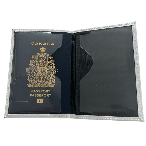 🆕 Canada Passport Case (White with Gold Design) - Picture 4 of 6